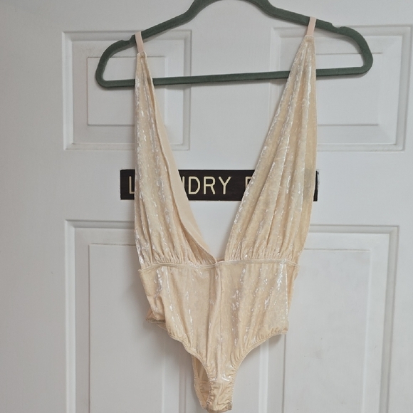 We Are Hah Tops - Set HAH Intimates Comin’ in Haht Cream Velvet Bodysuit and Pants
